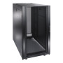 AR3104, Gabinete para servidores NetShelter SX de APC 24 U, 600 mm x 1070 mm, con paneles laterales, negro