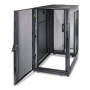 AR3104, Gabinete para servidores NetShelter SX de APC 24 U, 600 mm x 1070 mm, con paneles laterales, negro