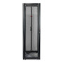 AR3105, Gabinete NetShelter SX de 45 U, 600 mm de ancho x 1070 mm de profundidad, con paneles laterales, negro