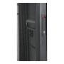 AR3105, Gabinete NetShelter SX de 45 U, 600 mm de ancho x 1070 mm de profundidad, con paneles laterales, negro